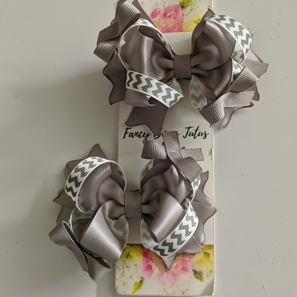Gray chevron bow